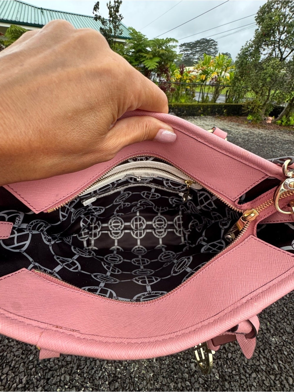 Henri Bendel Pink Saffiano Leather Tote Crossbody Bag Gold Hardware - Picture 10 of 11